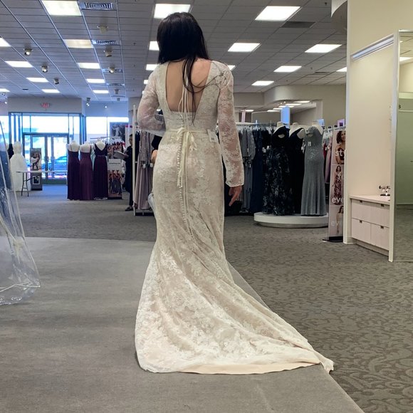 White by Vera Wang Bell Sleeve Lace Wedding Dress - Picture 4 of 5